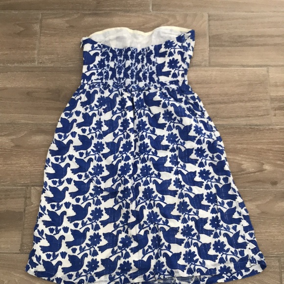 Small Strapless dress. Stays even in summer heat - Picture 3 of 5